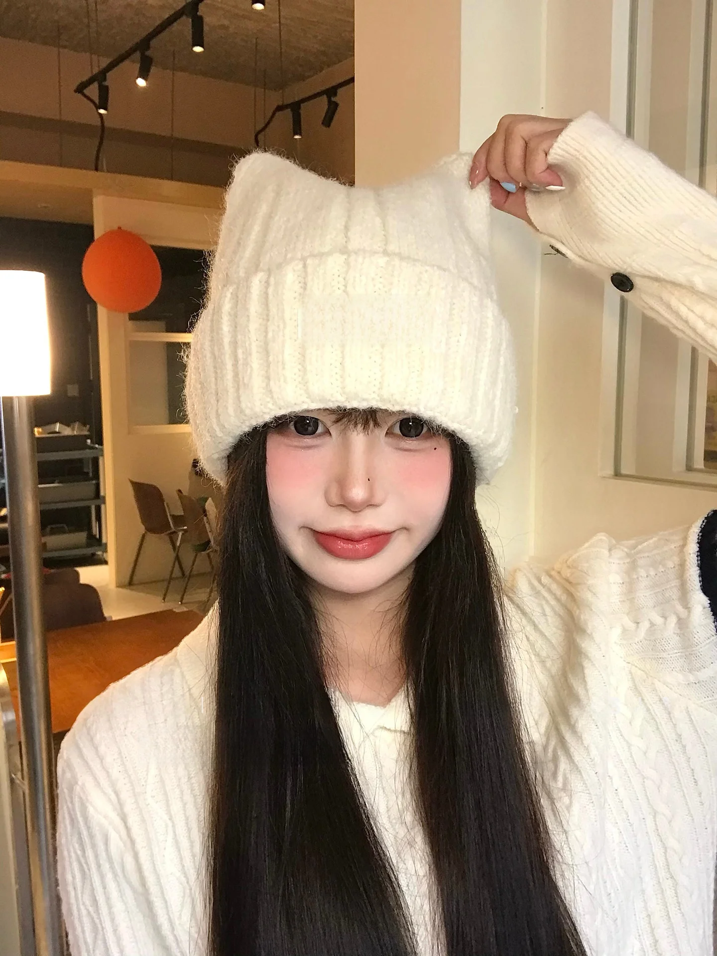 ニット帽を選びすぎて似合わない？可愛い猫耳ニット帽で冬のファッションを救える方法とは？