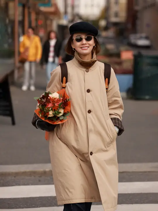 極上の柔らかさのキャメルダウン付きロングコート【スタンドカラー・防風・レトロミニマルデザイン】