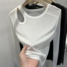 デザイン性のあるオフショルダー長袖Tシャツ【薄手・女性用・カジュアルスタイル】