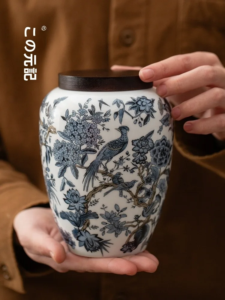 青花模様の茶葉缶を選ぶべき理由は？和風インテリアに合う高級感のあるアイテムとは