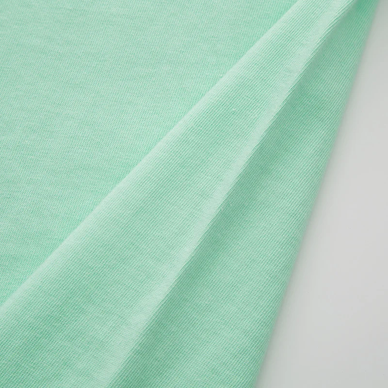 夏の日常に欠かせないショートスリーブTシャツは、どんなものにすべき？
