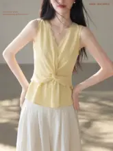 魅力的なデザインのツイストブラウス【夏用・薄手・独特なスタイル】（セットアップ対応）
