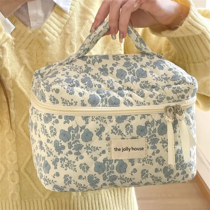 フローラルデザインの大容量コスメポーチ【持ち運び便利・化粧品収納用】