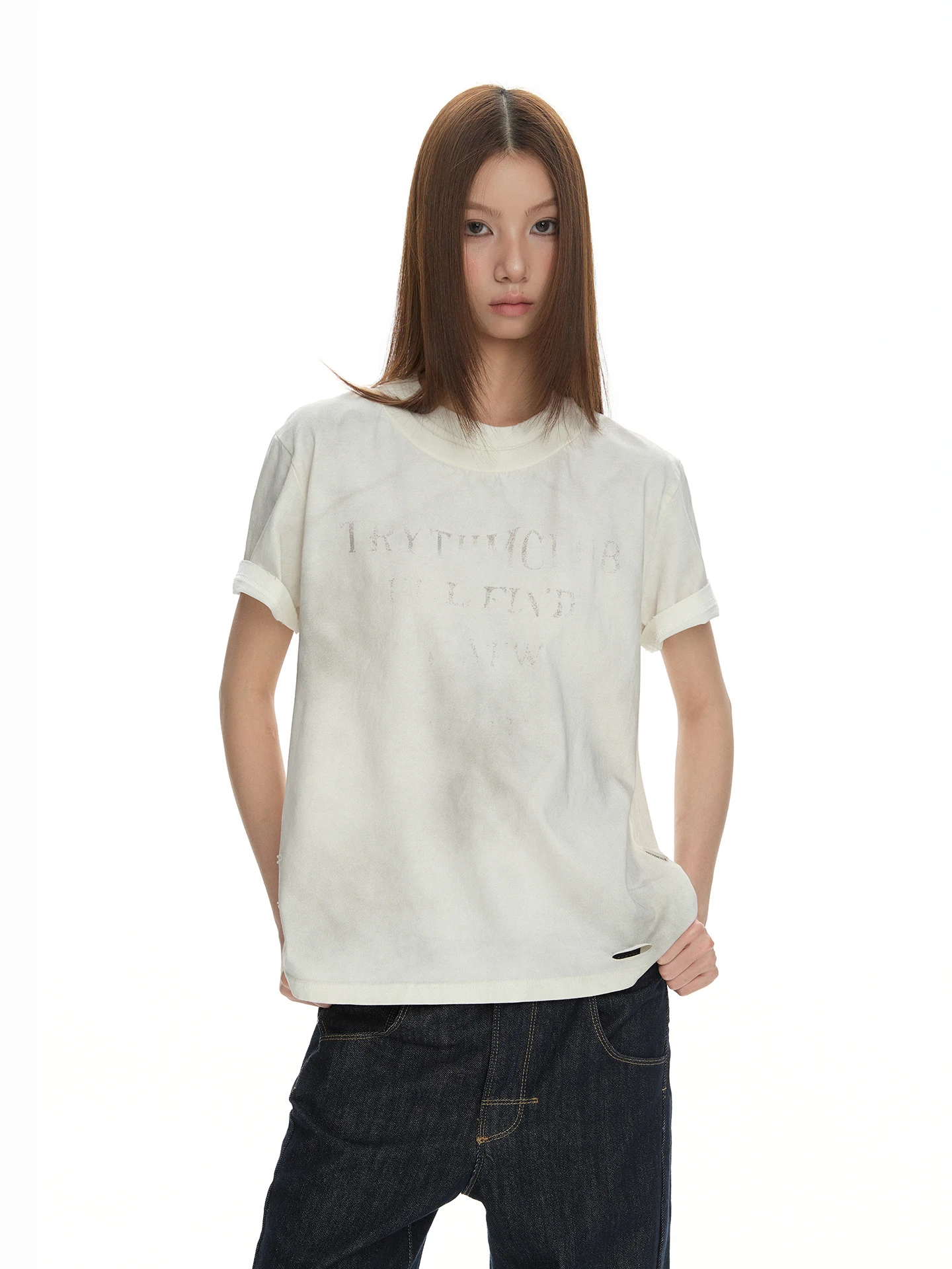 ヴィンテージ風ダブルレイヤーカラーデザインのショートスリーブTシャツ：黒Tシャツの色褪せを防ぐための実証データと対策