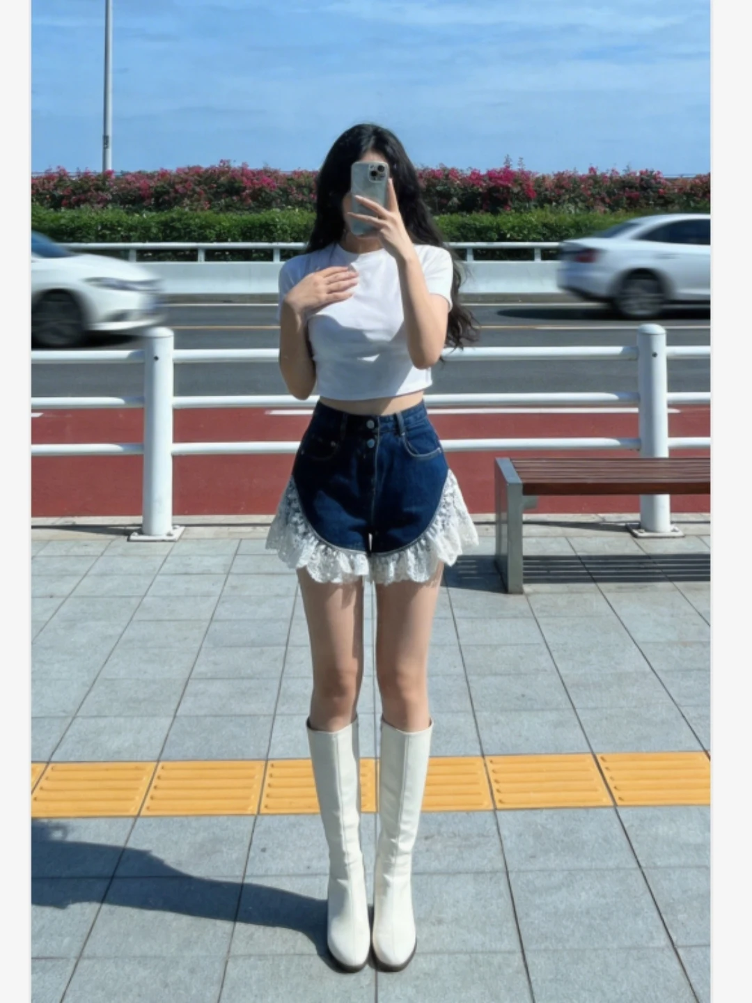 レースフリル付きハイウエストデニムショート  パンツ：夏用のカジュアルスタイルを実現