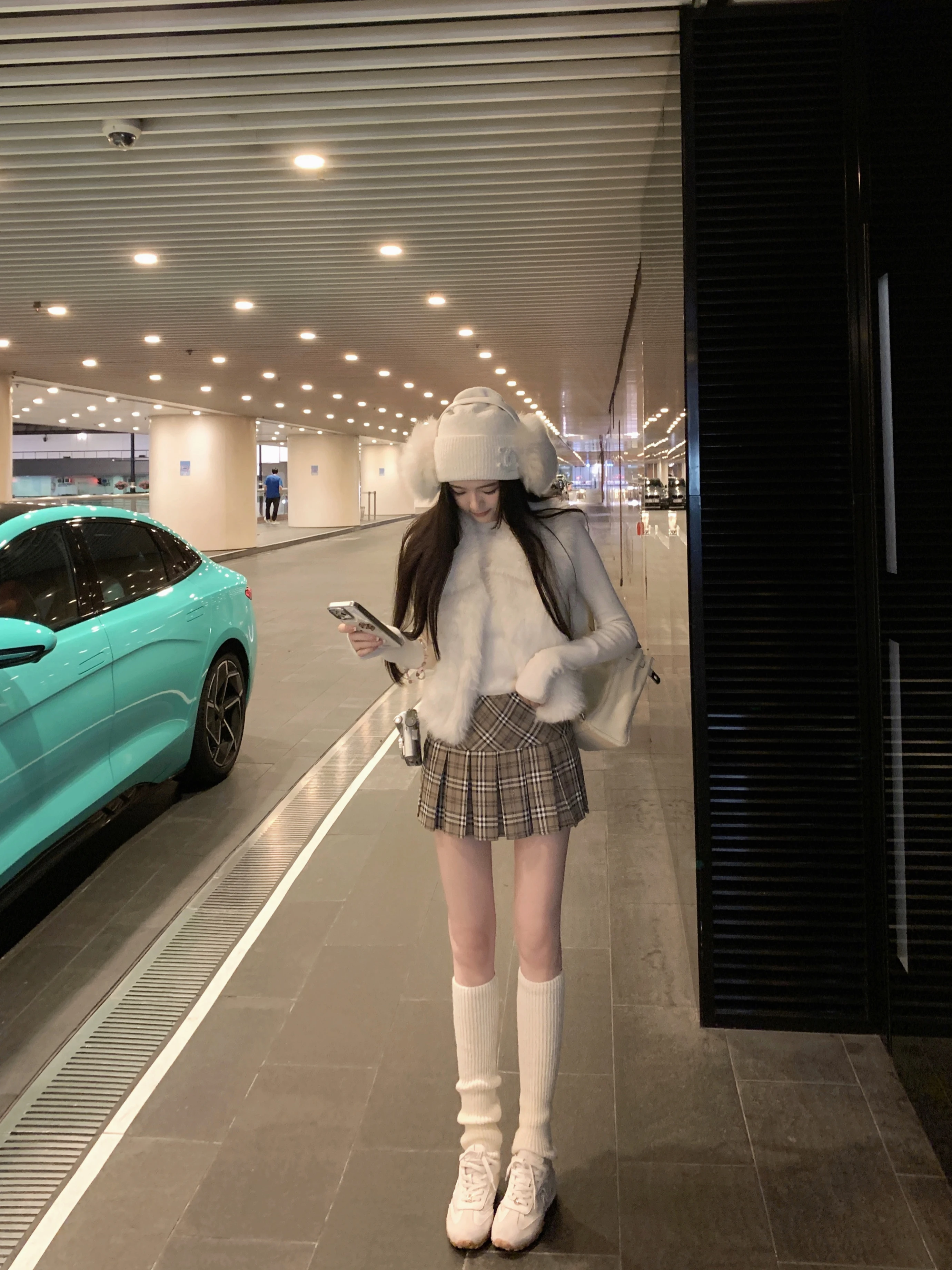 チェック柄を正しく選ぶには？レトロな美式スタイルが秋の通勤にぴったりなミニスカートの選び方