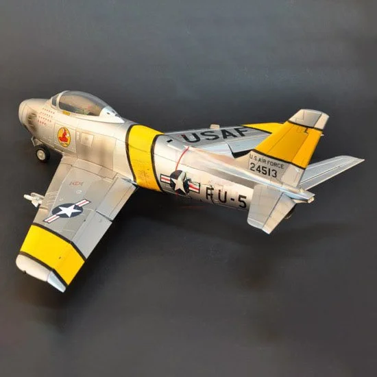 飛行機模型 F86F30 佩刀戦闘機：組み立てキットで楽しめる小型戦闘機の実用性と遊び方