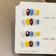 ドットデザインのネイルアート【手描き・ショートタイプ・ハイエンド】
