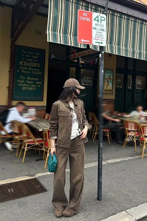 重厚感あるダブルスプレー仕上げの猫ひげ加工デニムジャケット【ヴィンテージ風・ユニークデザイン】