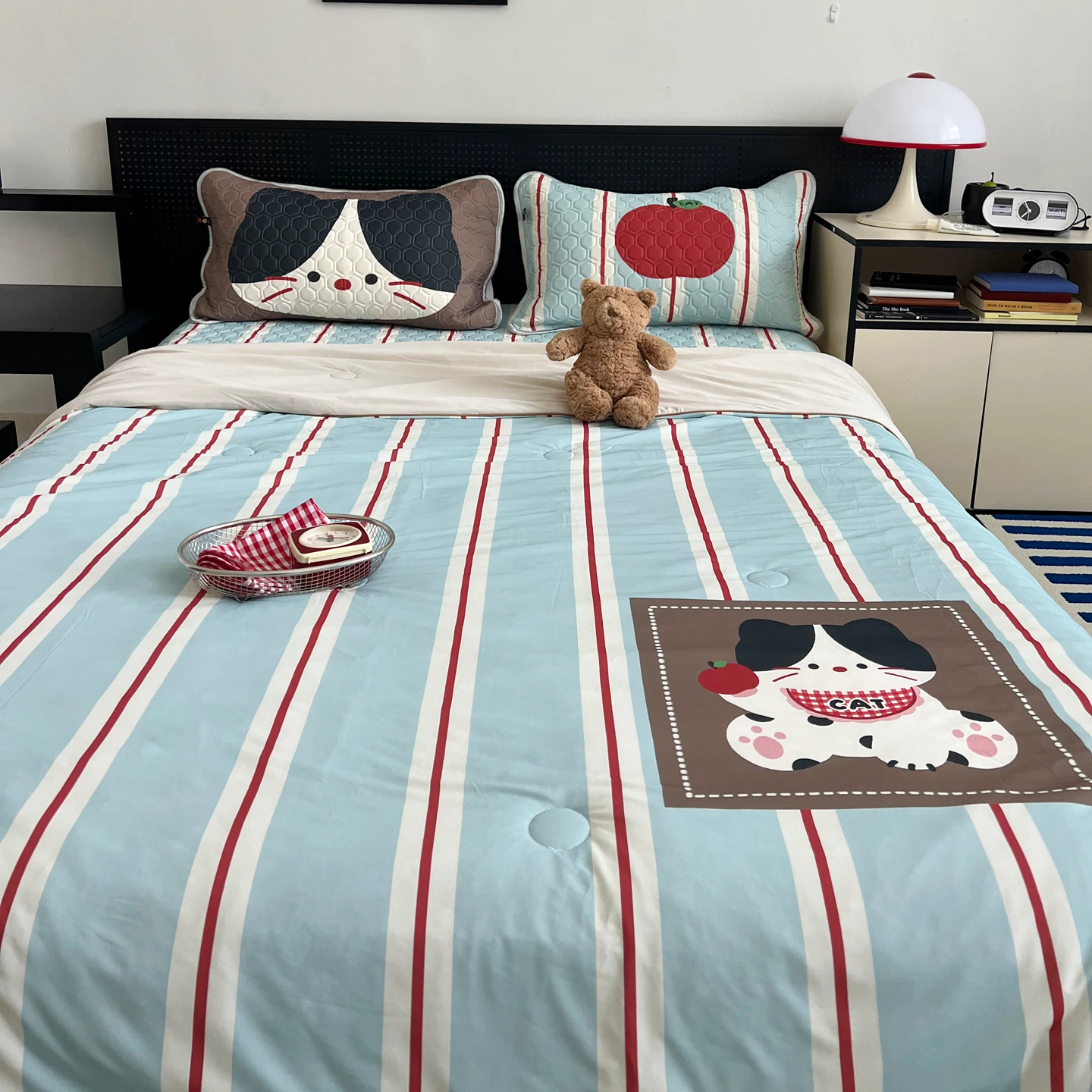 ひんやりシルク夏用布団：両面冷感で夏の快適な睡眠を実現