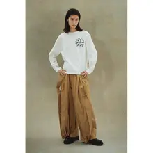 乱褶デザインのワイドレッグパンツ
