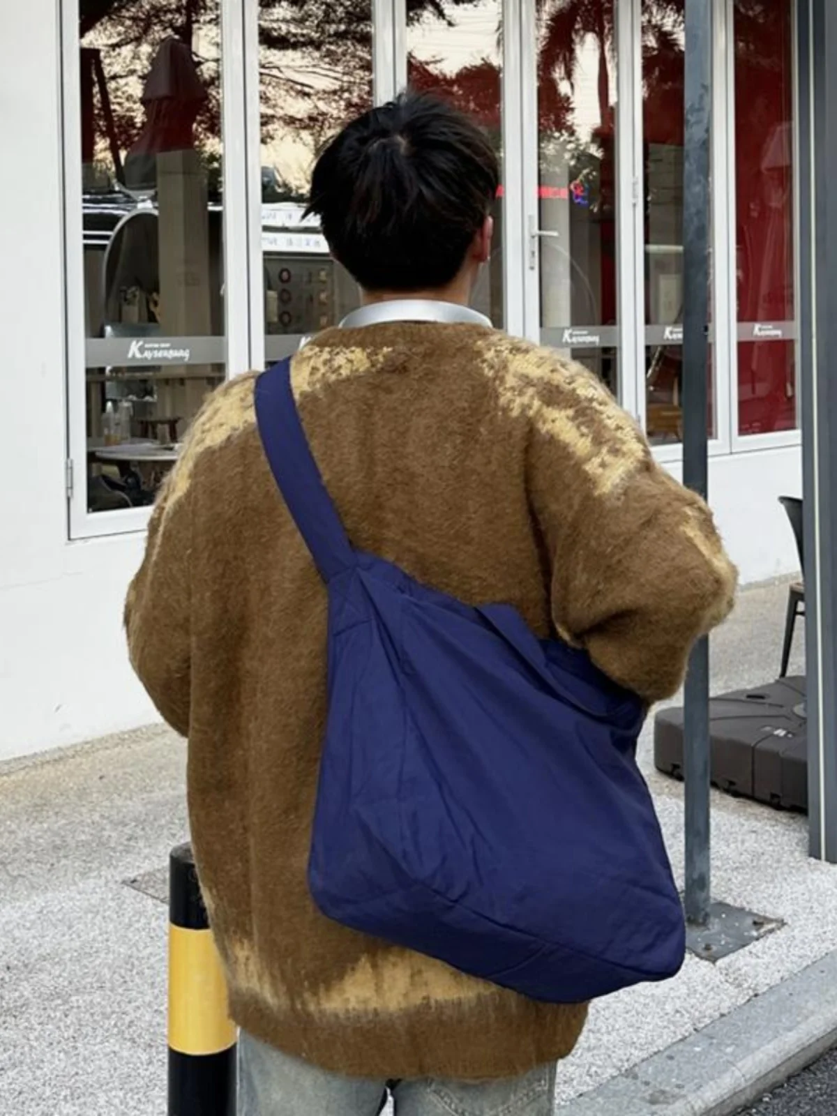 軽量トートバッグ：大容量で通勤にも対応する日韓風ニロン製横款デザイン