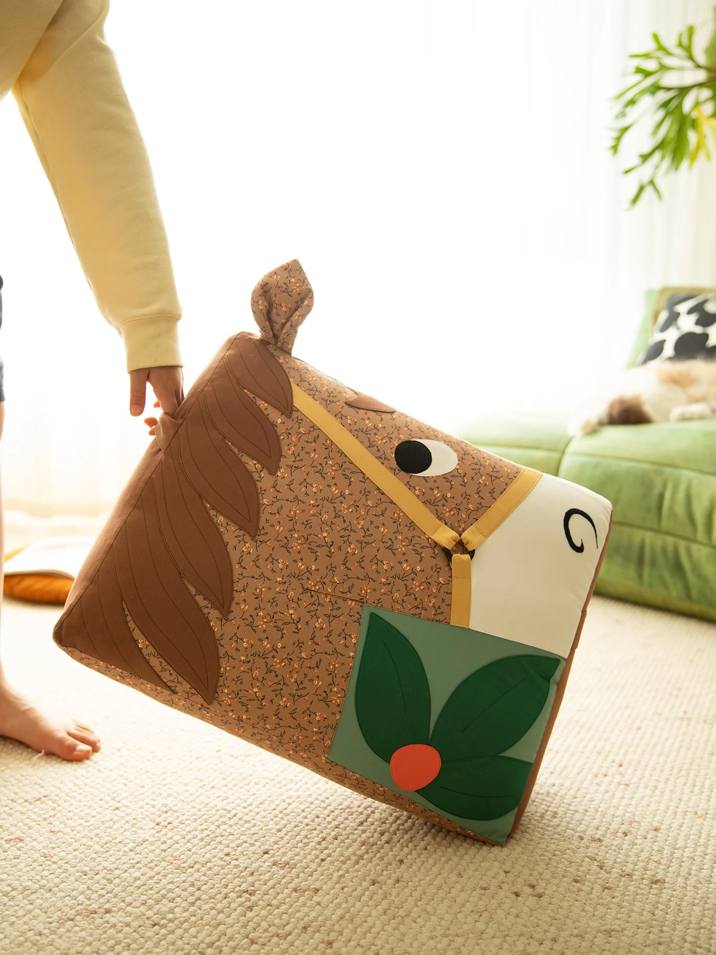 クッションの色の組み合わせで失敗しない方法は？小馬キャラのマルチカラーデザインが意外と人気な理由