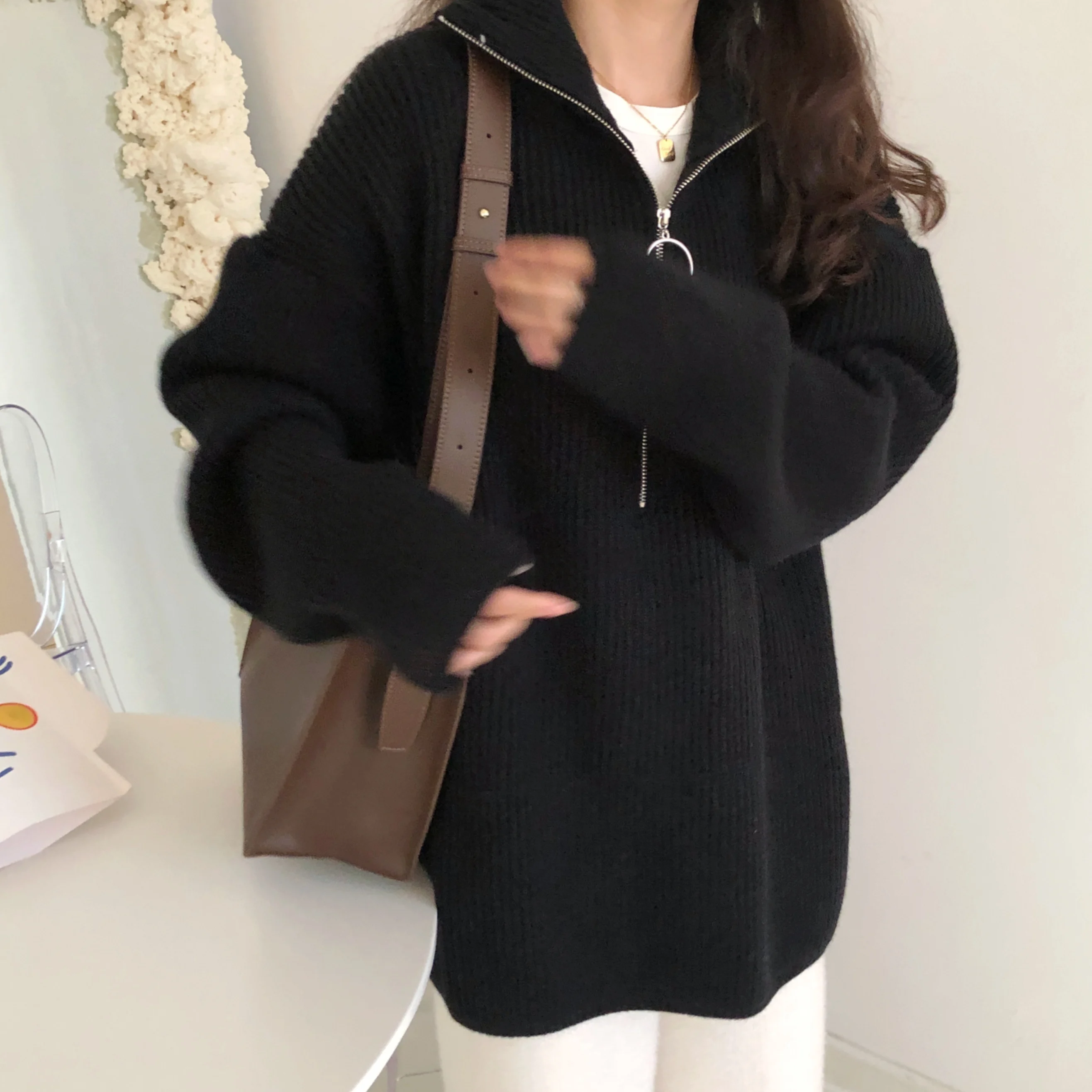 大人可愛い服 40代コーデ｜感ある白ハイネックセーターの選び方と実際の着こなし