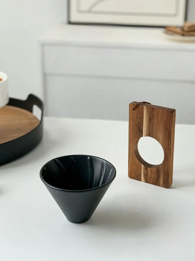 コーヒーフィルター 円錐を選ぶべき理由は？実は「陶器の漏斗型」  が日常に溶け込む