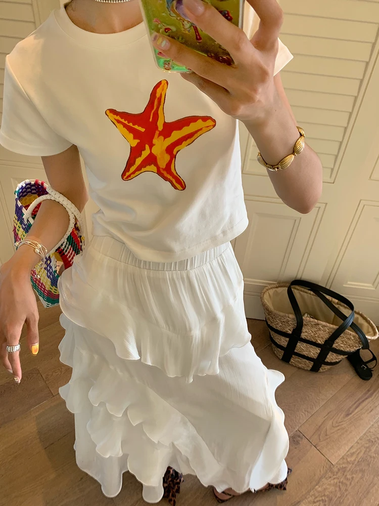 デザイン性のある短袖Tシャツ：女性向け夏用ブラックプリントの実用性と素材特性