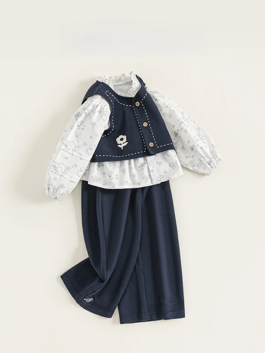 16°Cの春に着せる赤ちゃんの服は？レトロフレンチスタイルのベストとパンツが解決する理由