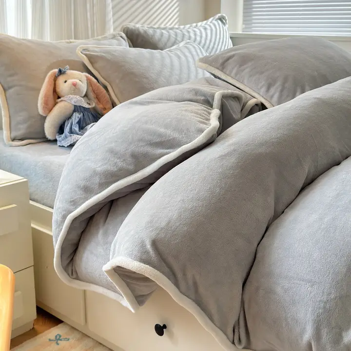 紫色のボーダー付き厚手ミルクベルベット四点セット【冬用・保温・ベッドシーツ・掛け布団カバー】