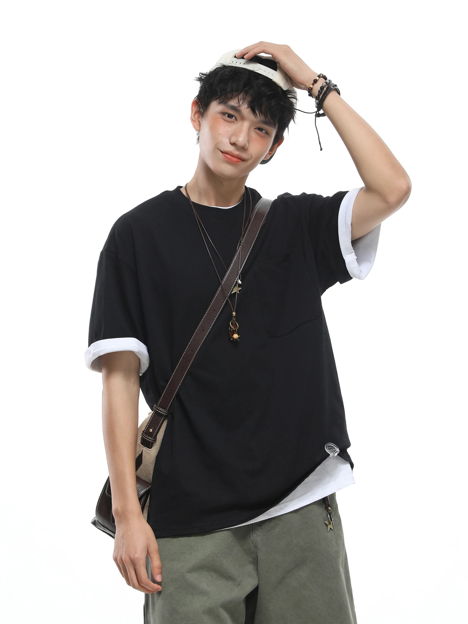 大口袋付き半袖Tシャツ：30代男性の夏コーデに最適なカジュアルスタイル