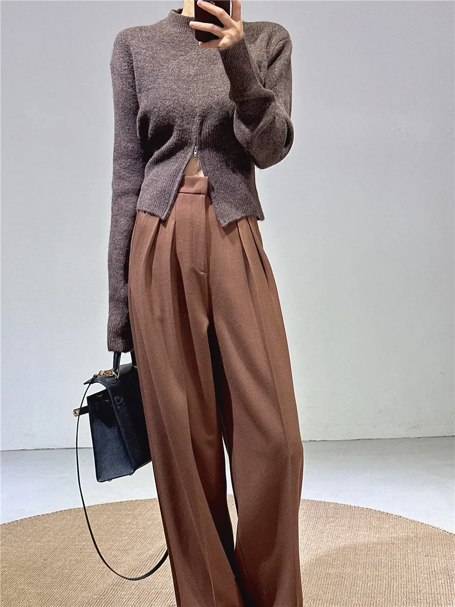 カーゴパンツ コーデ レディース vs ワイドレッグ プロフェッショナルなスタイルへ