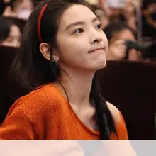 赤い細い縁のヘアバンド【レトロ・高めの頭部デザイン】