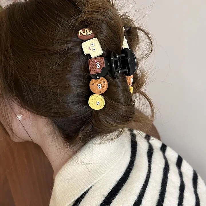 かわいいクッキー型カチューシャ【おしゃれなシャーククリップ・カジュアルデザイン】（セットアップ対応）