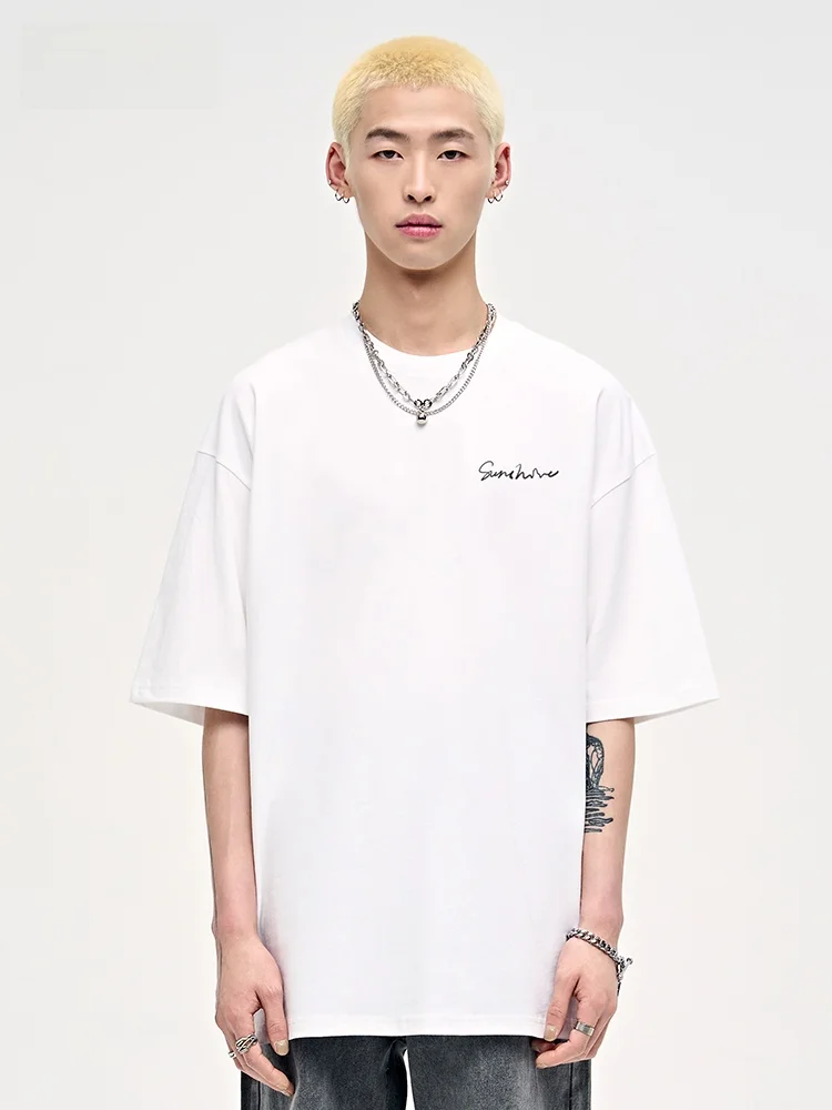 夏のメンズTシャツで迷うなら、この1点が救いになる？