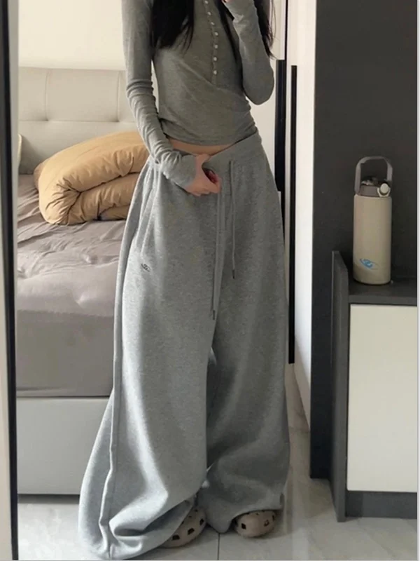 ストレートパンツを選ぶときに迷うなら、この1着で解決できる？