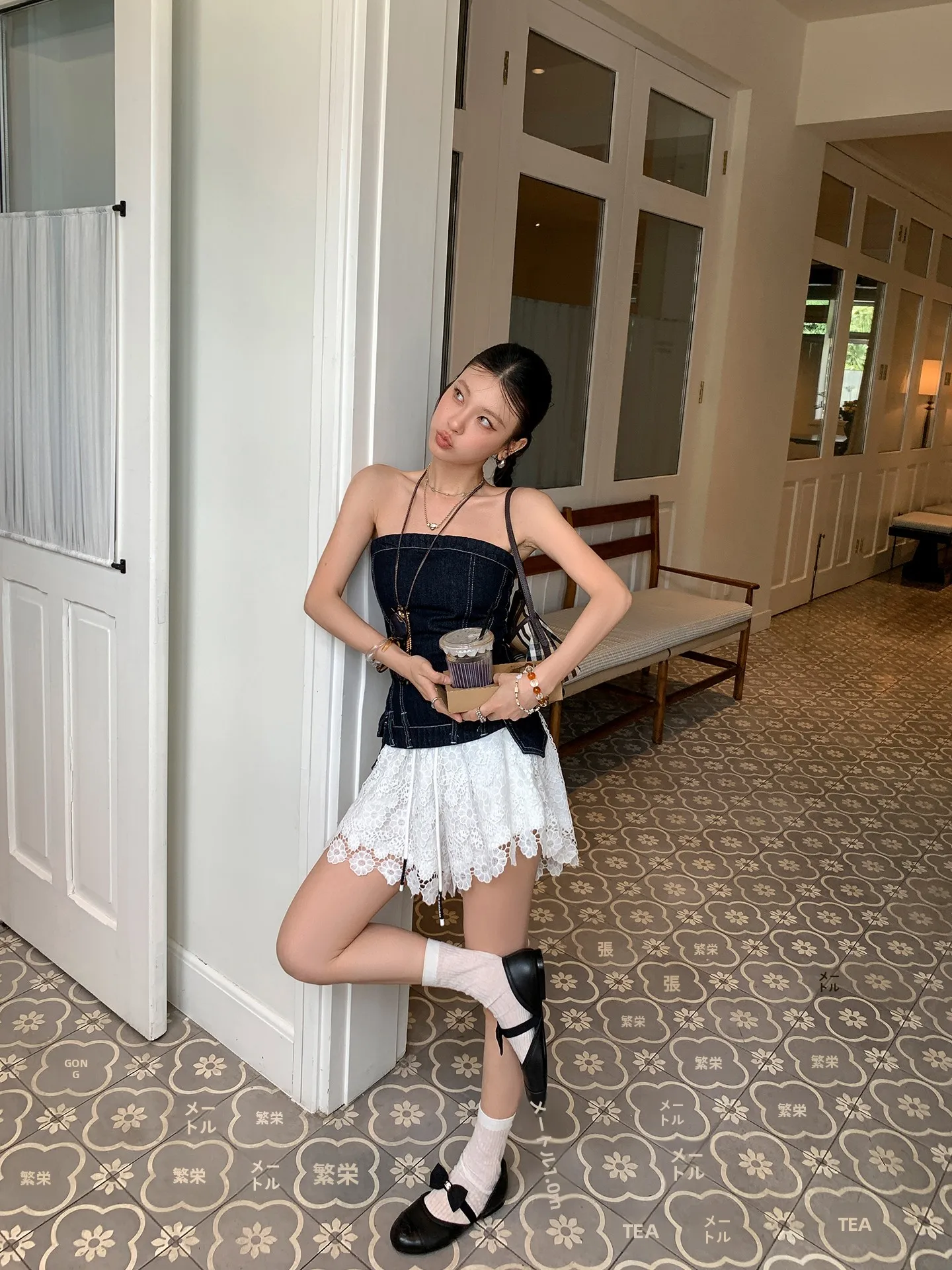 ZARA オフショル メンズ トップス：修身型デニムビスチェの夏用デザインと実用性