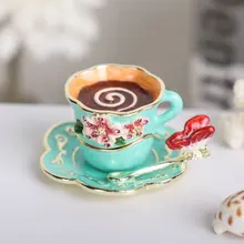 ロマンティックなデザイン！エナメル装飾の蝶と花のコーヒーカップ【インテリア小物・合金製】