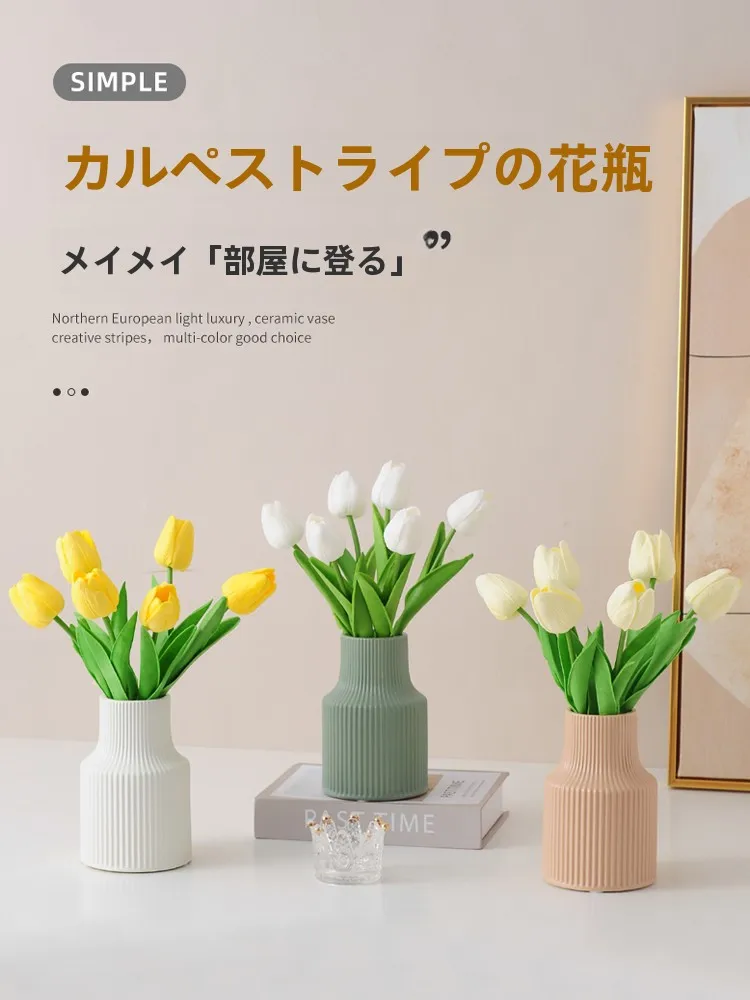 揃えるミニマリスト部屋づくりアイテム | 必須の収納とインテリア選びの完全ガイド