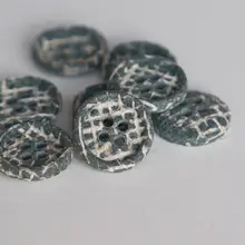 灰緑色のテクスチャー付きボタン【クラフト用・直径十五ミリ】