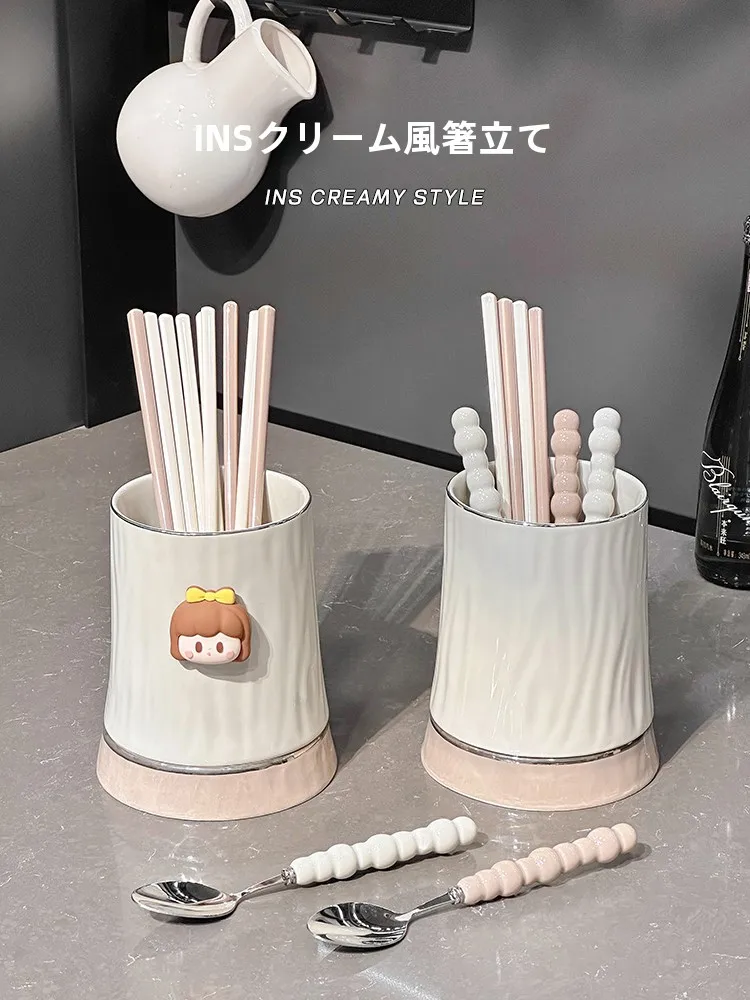 キッチンをスッキリ整理！収納グッズおすすめ - 陶器製箸立ての機能と設計