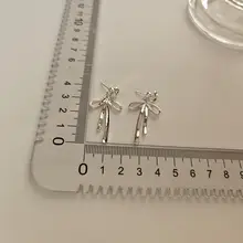 バレリーナ風 バタフライデザイン ピアス【メタル製・シンプル・高級感】
