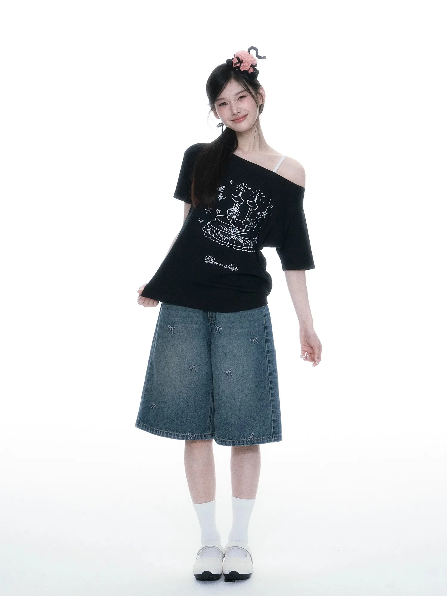 バレリーナ風デザインのホワイトTシャツをワンピースにリメイクするための実用ガイド
