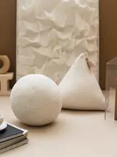 白色球形クッション【毛糸のソフトな触感・三角形デザイン・リビング用】