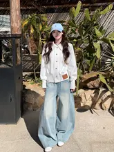 浅いブルーの弯刀デザインデニムパンツ【アメリカンスタイル・フィット・ワイドレッグ】（セットアップ対応）