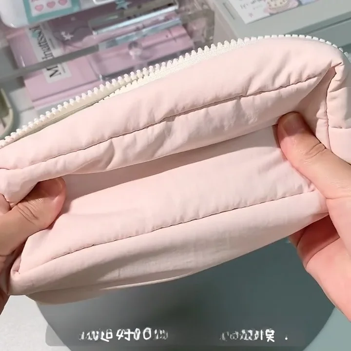 透明文具袋 A4サイズ対応：シンプルデザインで通勤・学習に最適な収納解決策