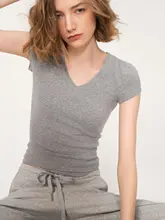 グレー短袖Tシャツ【Vネック・フィット感良好・肌触りの良い素材】