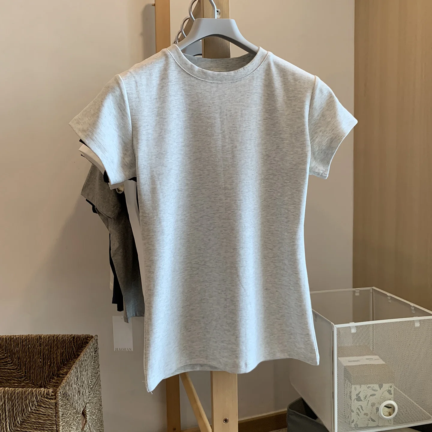 夏の1着で完璧なスタイルを手に入れるには？高級感のあるコットン短袖Tシャツの選び方