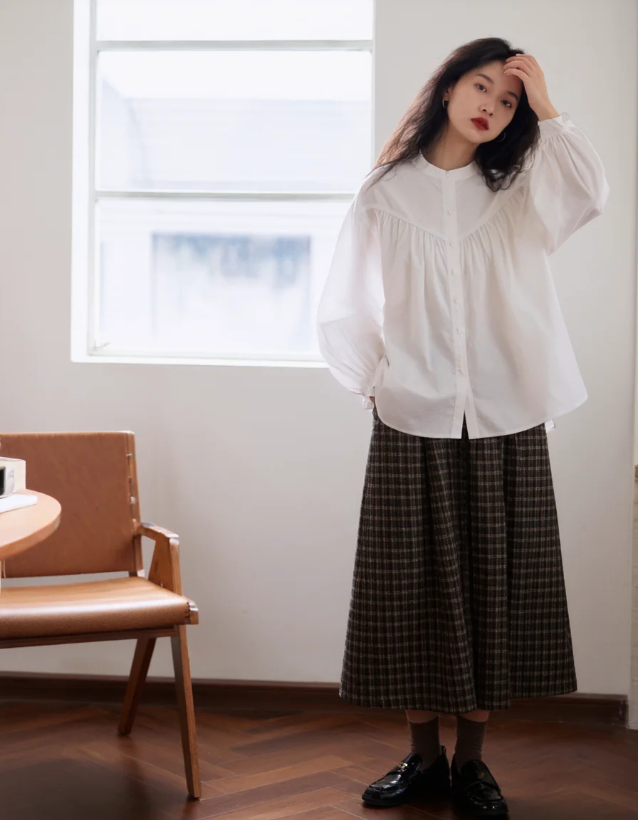50代ファッションの選び方｜失敗しないハイウエストパンツとVネックTシャツのコーデガイド