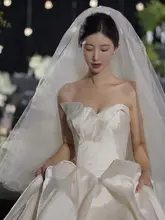 花嫁の結婚式用ロングトレインドレープドレス【シンプルなチュール・ロングベール・アウトドアイベント】