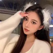 華やかなデザインの羽毛ヘアクリップ【春向け・美しいスタイル】