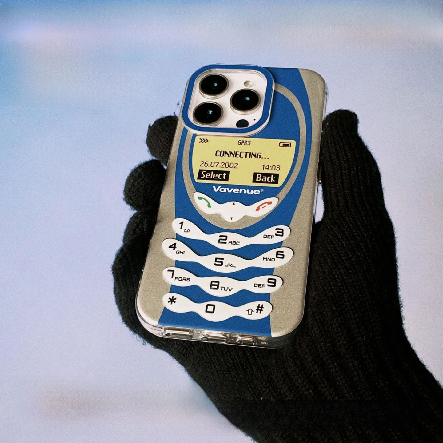 スマホ 070 と初期の携帯電話の違いを知れば、今こそ選ぶべき「Y2K風ボタンケース」は？