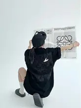 デザイン性のある夏用ルースフィットTシャツ【刺繍・コットン製・短袖】