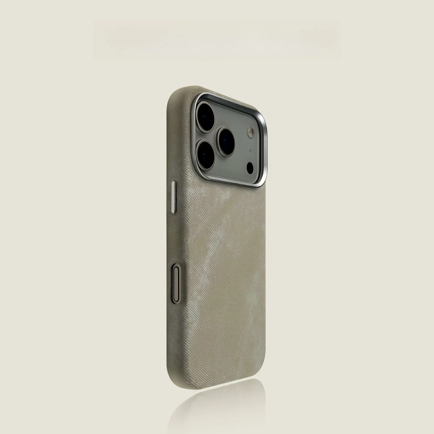 iPhone13 バンパーケースはどんなもの？高級感と耐久性を両立した「フランネル素材ケース」が今、注目されています