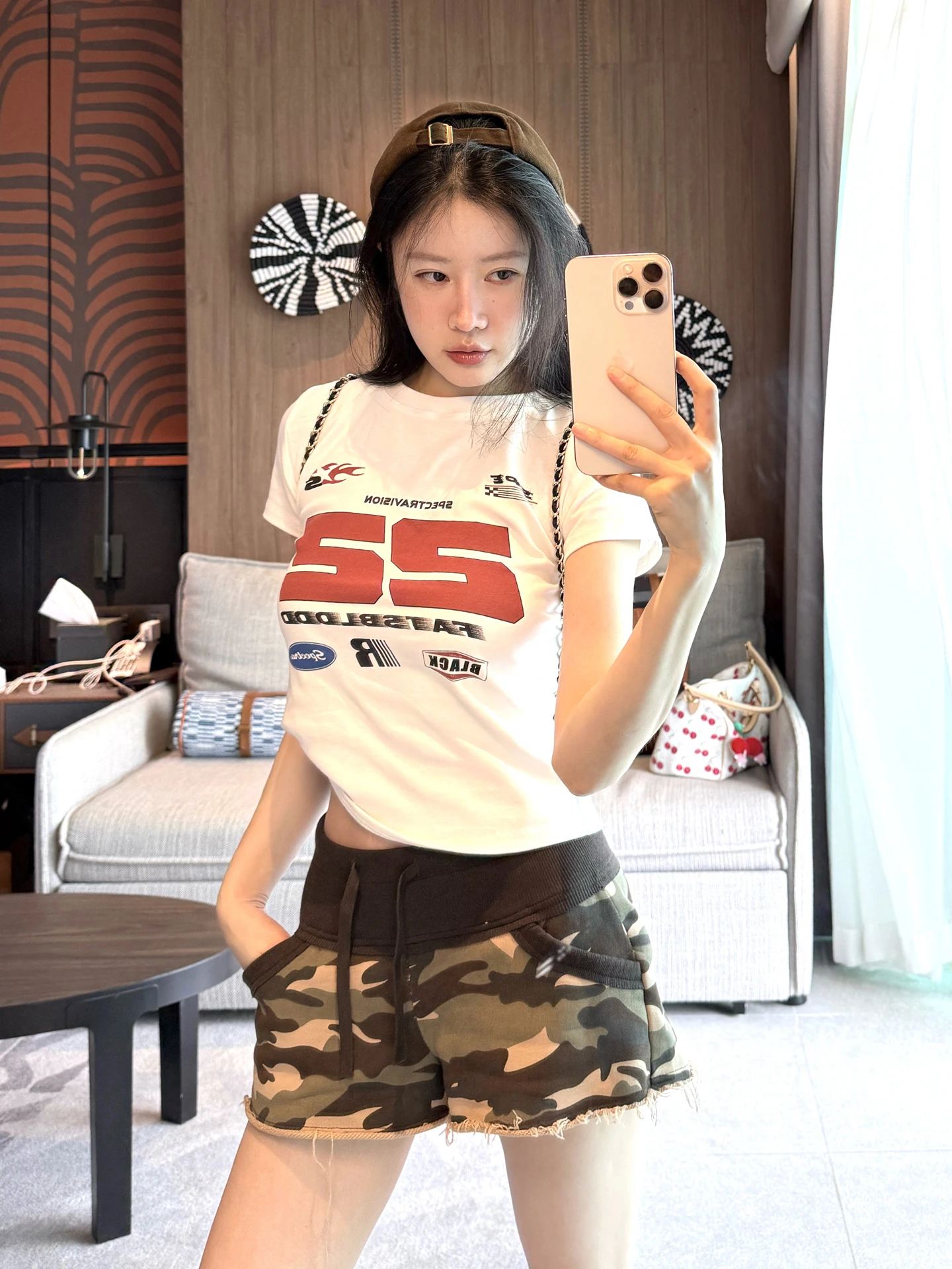 アメリカンカジュアル風 アロハプリントショートスリーブTシャツの特徴と着こなし方