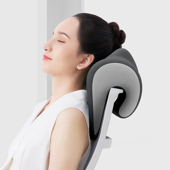 快適なオフィス用椅子！高めのヘッドレストと首枕付きの多機能チェア