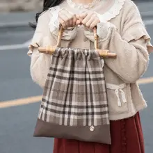 レトロチェック柄のバンブーハンドルバッグ【日常使いに最適・女子向け】