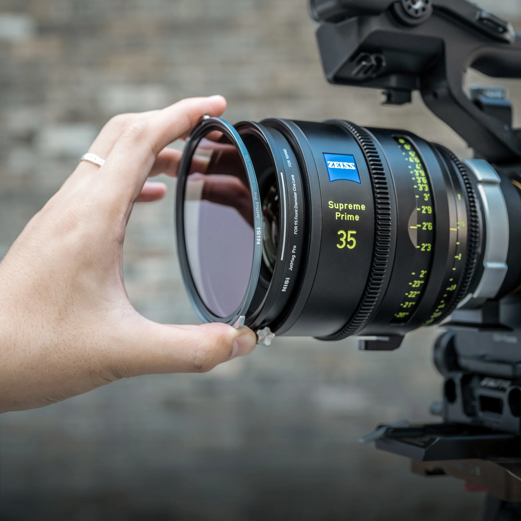 aps-cカメラに映画用レンズを装着するには？NiSiのマグネット式アダプターリングが解決するリアルな悩み